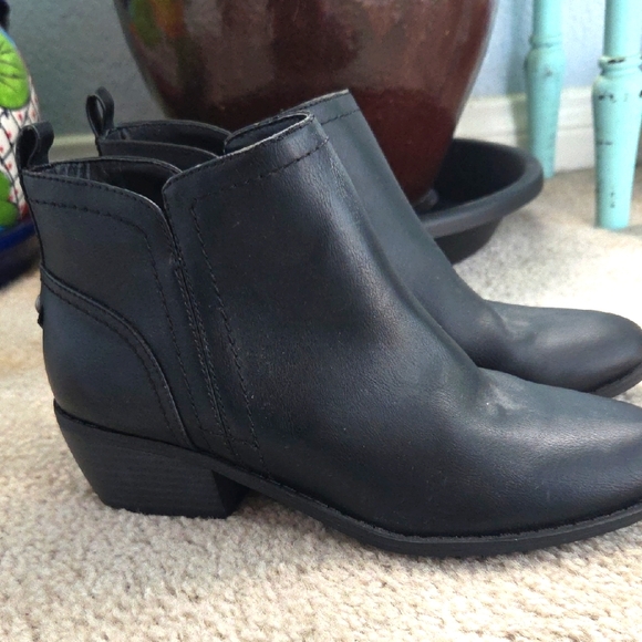 Guess Black Leather Ankle Booties - Picture 1 of 3